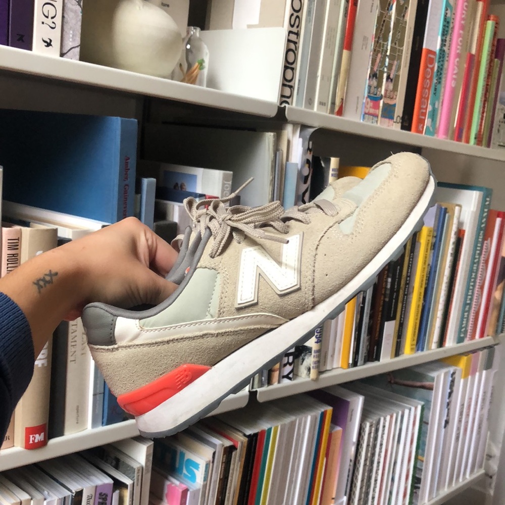 New Balance 696